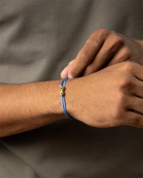 1,5 mm hellblaues Nylonarmband mit einem Titan-Unendlichkeitszeichen - Infinity Light Blue Gold