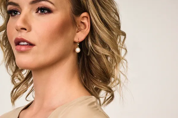 Figaro Ohrringe Perlen - Sterling Silber vergoldet - Süßwasserperle und Zirkonia